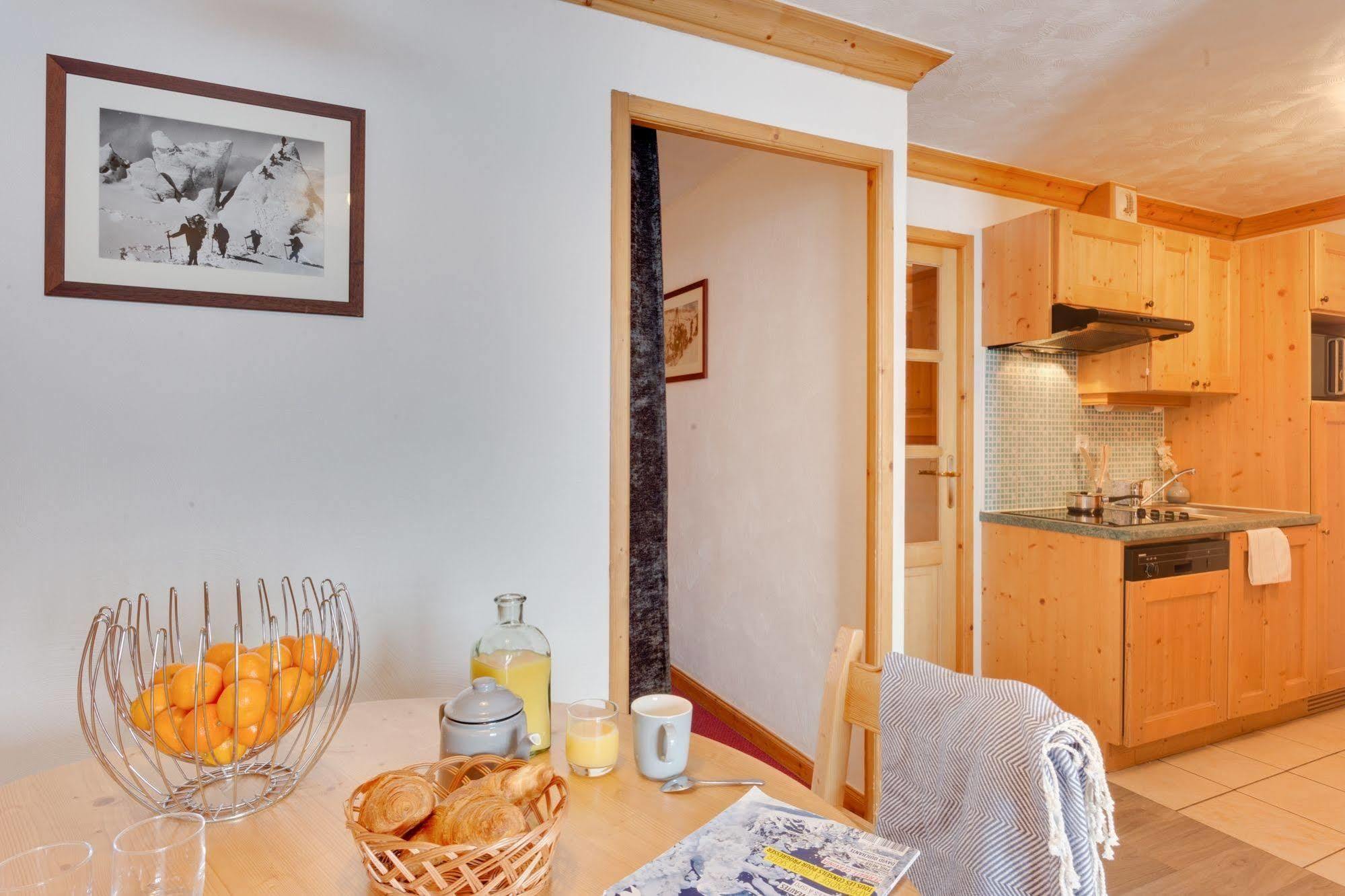 Residence Chalet De L'Adonis แซ็ง-มาร์แต็ง-เดอ-แบลวีย์ ภายนอก รูปภาพ